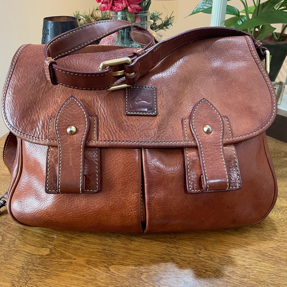 Vintage Dooney & Bourke crossbody bag